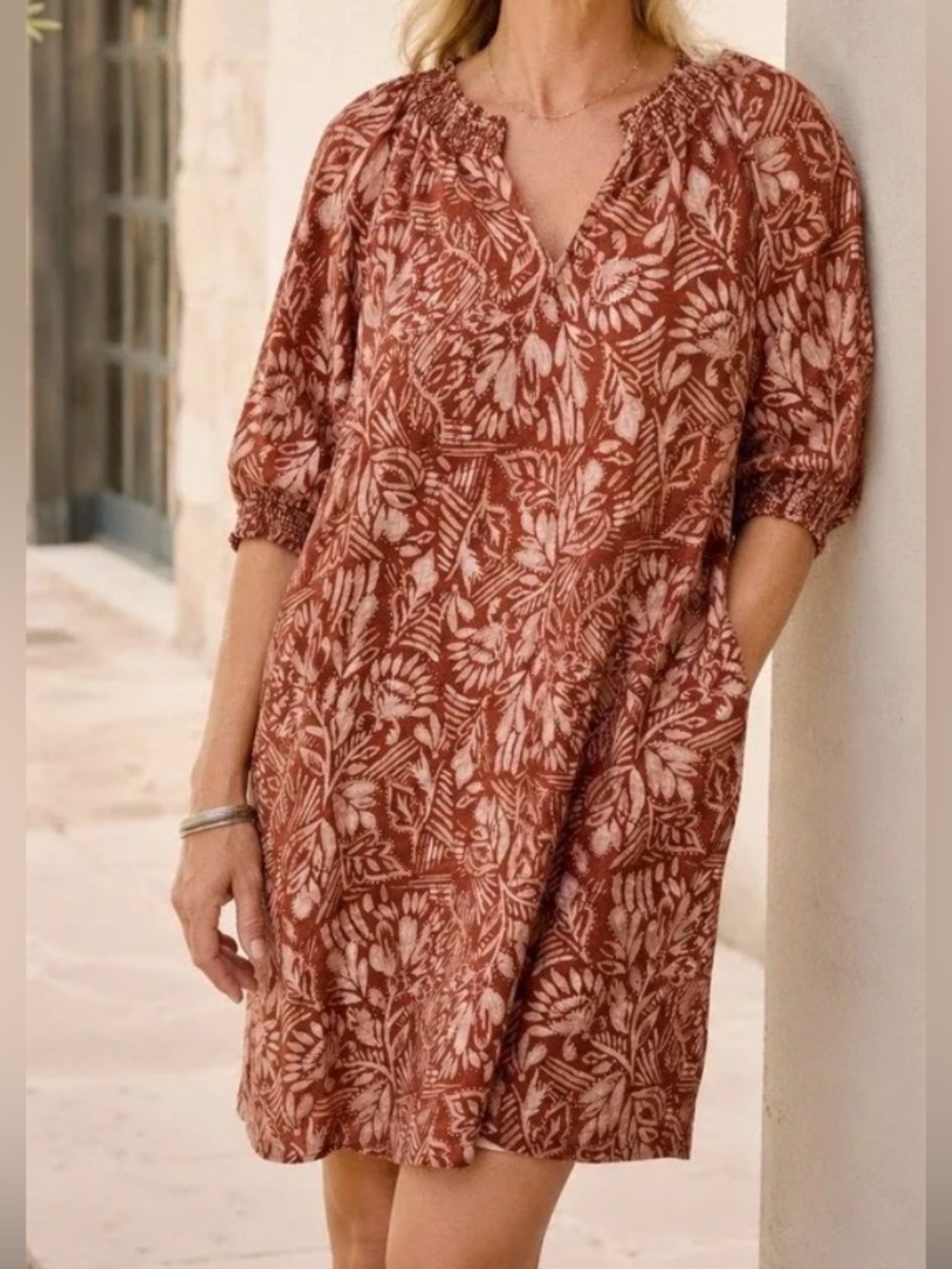 Garnet Hill Linen Smocked V-Neck Shift Dress in Rust Botanical Print size 0